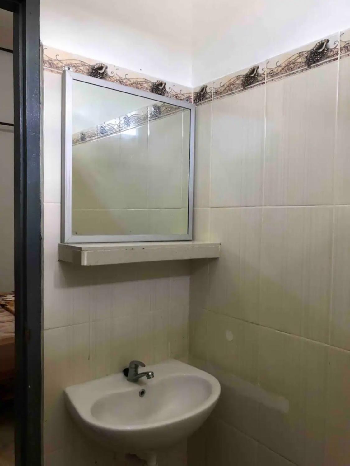 Pili Pili Homestay 6 Legian Eksteriør billede