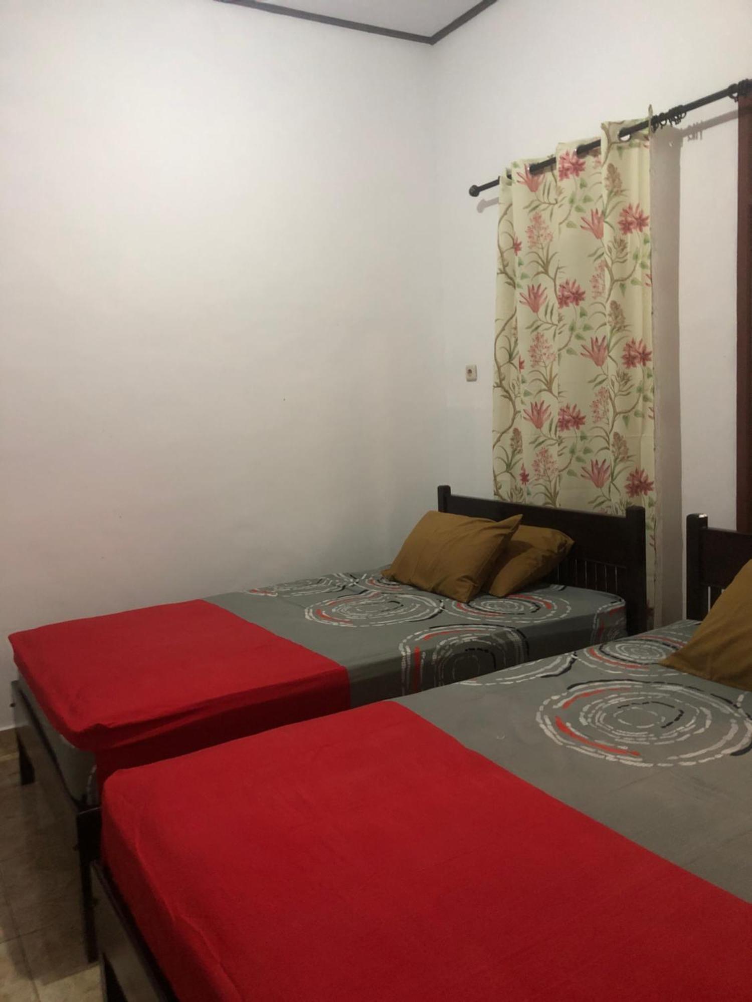 Pili Pili Homestay 6 Legian Eksteriør billede