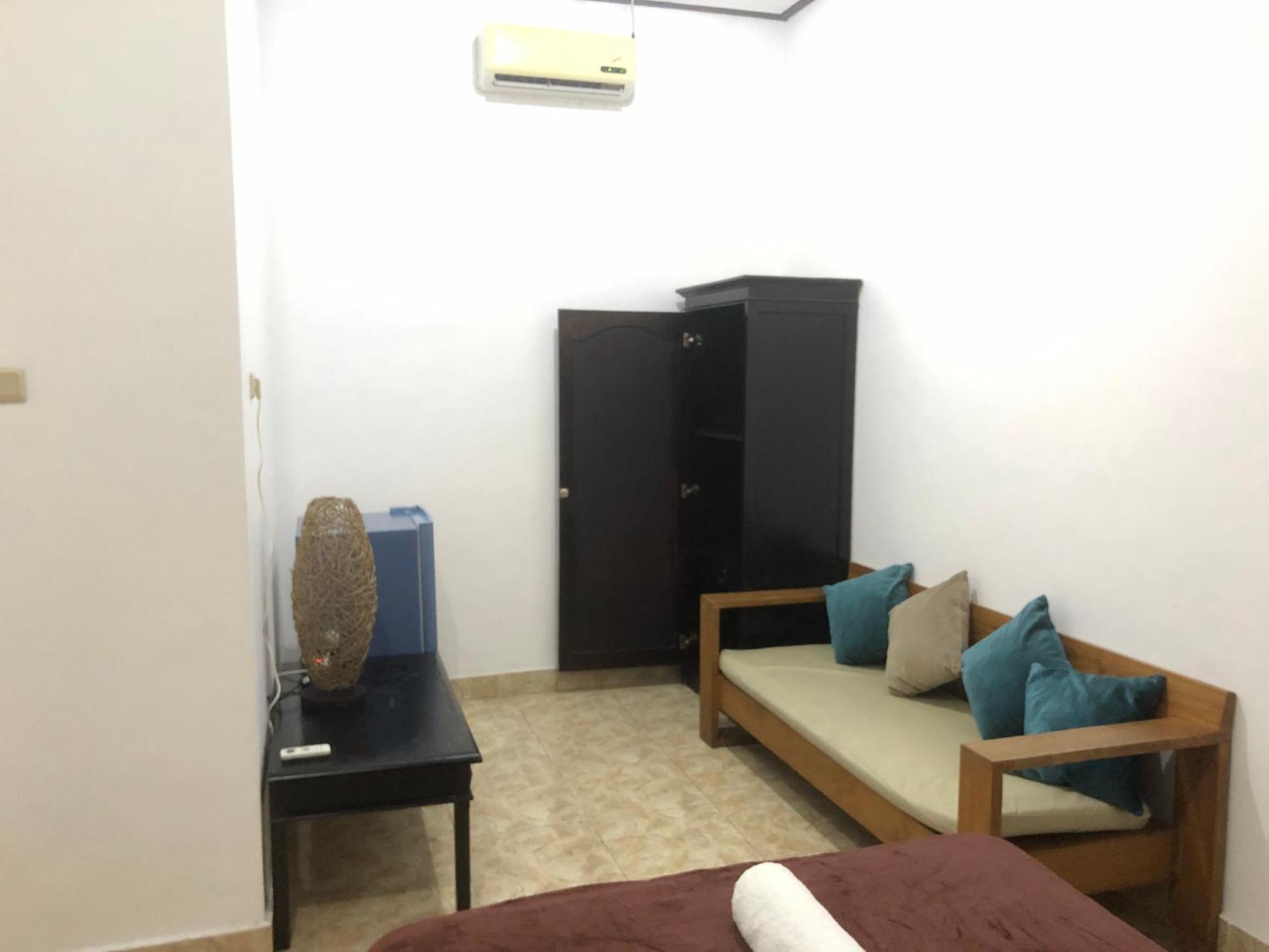 Pili Pili Homestay 6 Legian Eksteriør billede